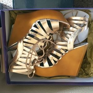 Madden Girl Beeta Gold Size 8